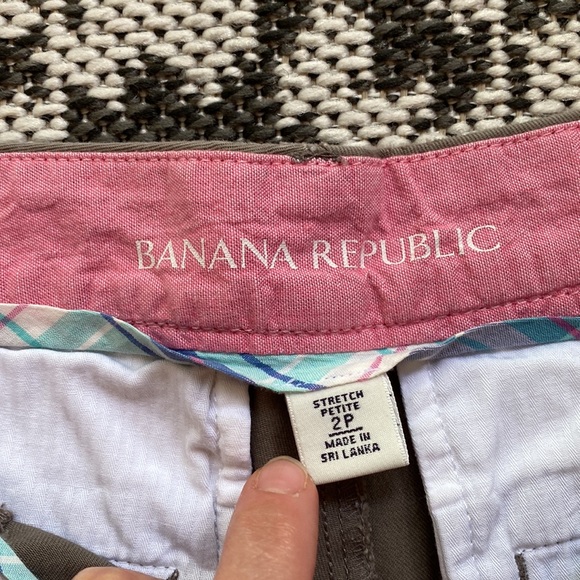 Banana republic khaki shorts. Size 2P - Picture 3 of 8